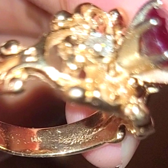 VTG 14k Solid Gold Ring with 2 carat Center GENUINE RUBY and 2 DIAMOND  8:47g - Picture 8 of 13